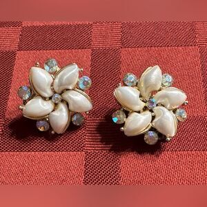 Lisner Vintage Clip Floral Faux Pearl Earrings Vintage Jewelry